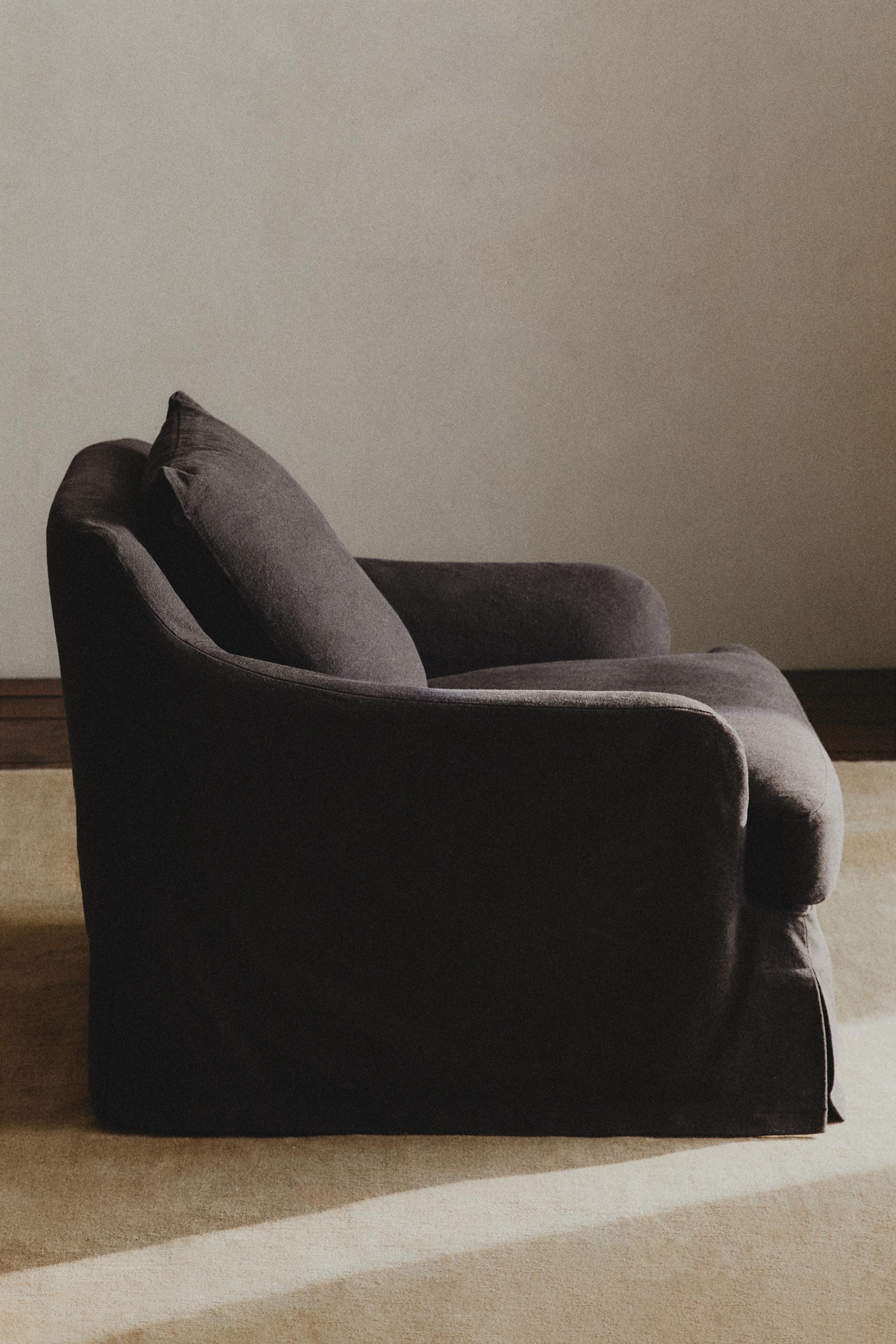 ARMCHAIR 01